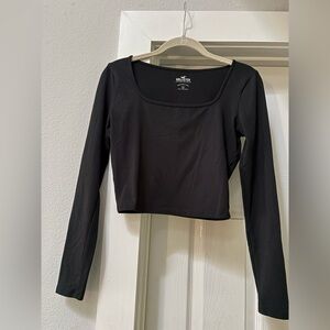 Hollister Women's Black Long Sleeve Crop Top